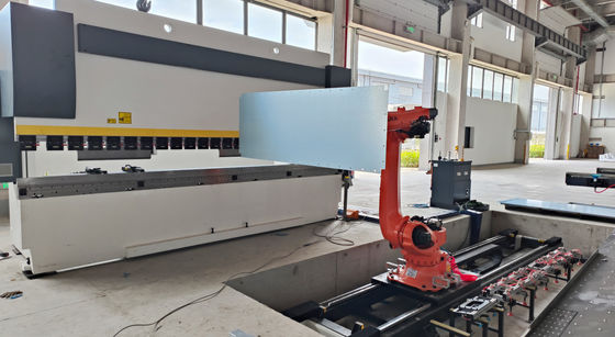 KR 210 R2700 Stazione di lavoro robot automatizzata per aumentare la produttività